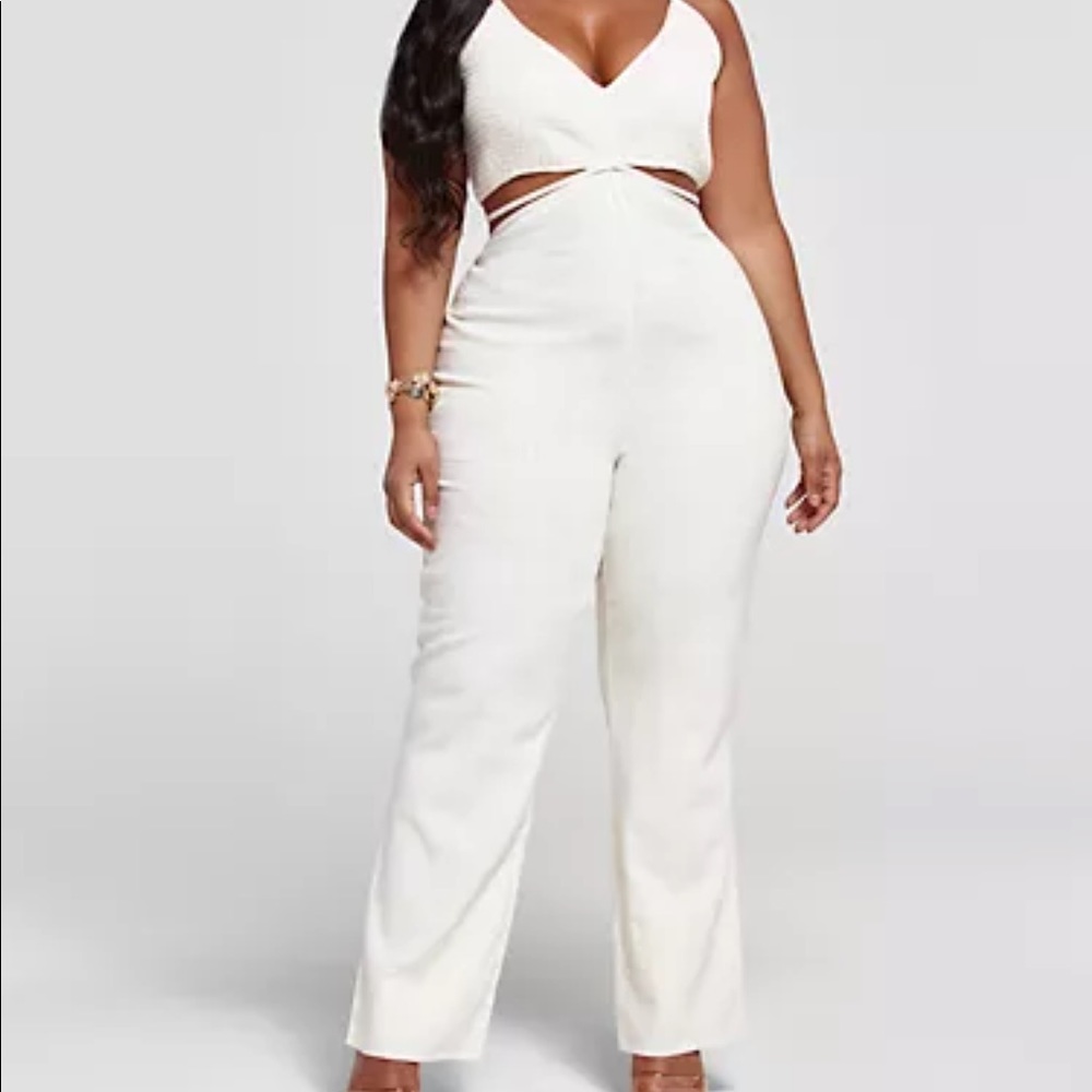 NWT FTF Jerrika Sleeveless Cutout Ivory Jumpsuit Size 2